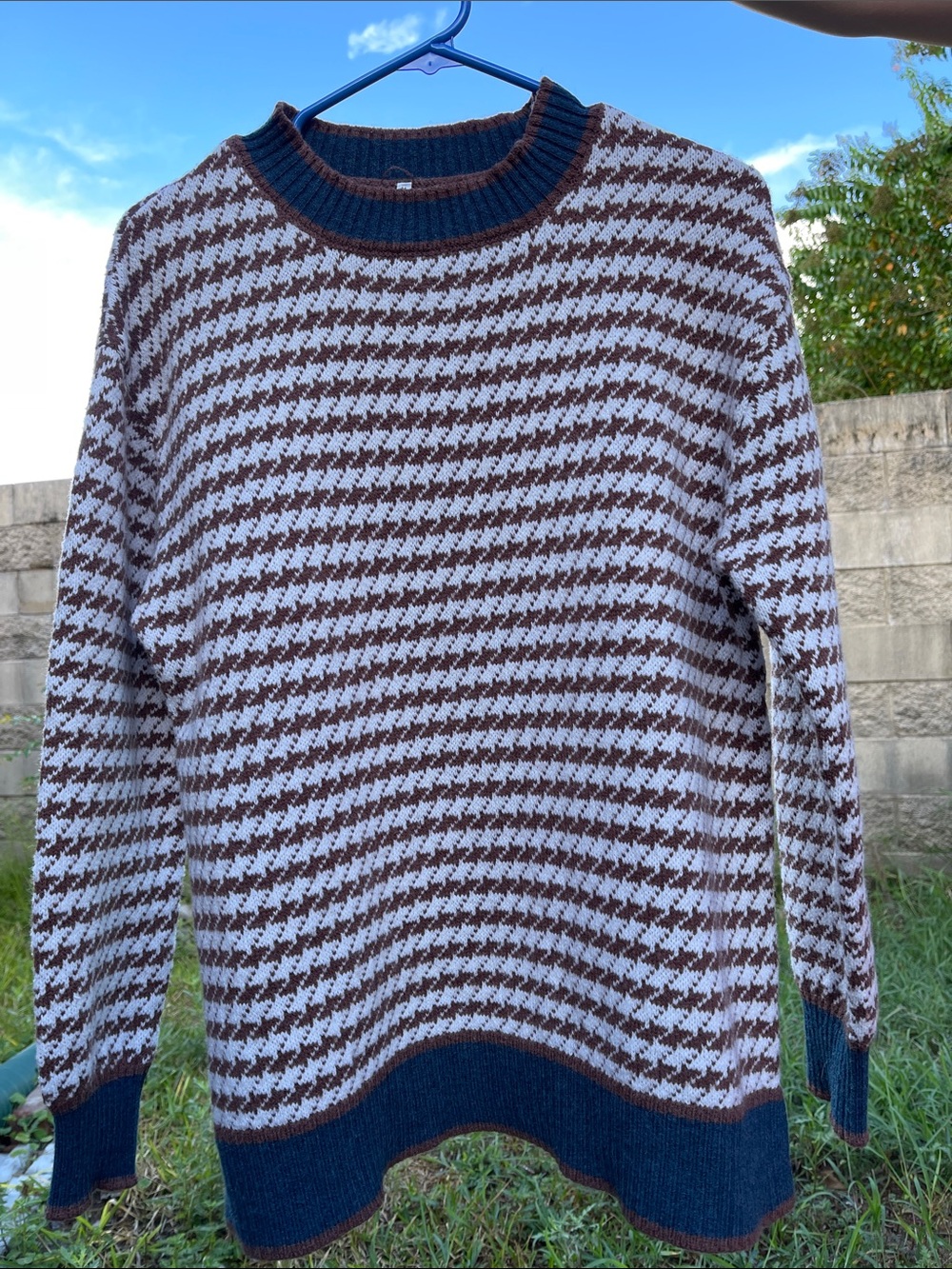 Brown & White Houndstooth Crewneck Sweater - Women